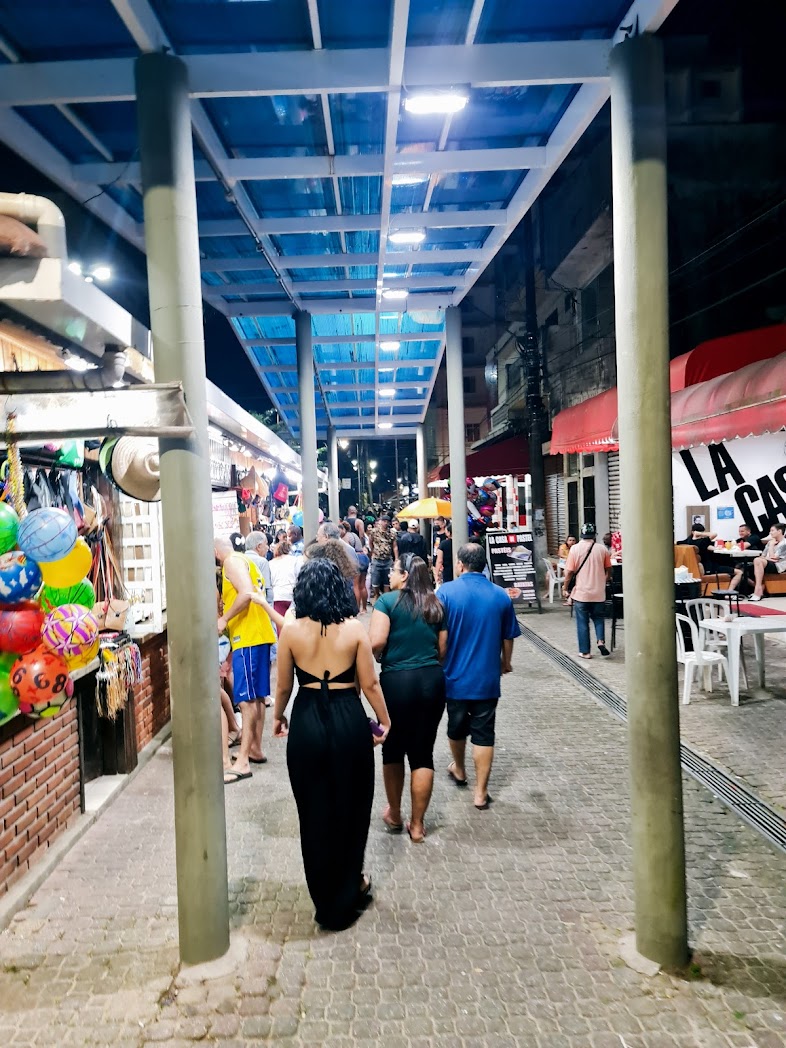 Feirinha de artesanato no centro da cidade.